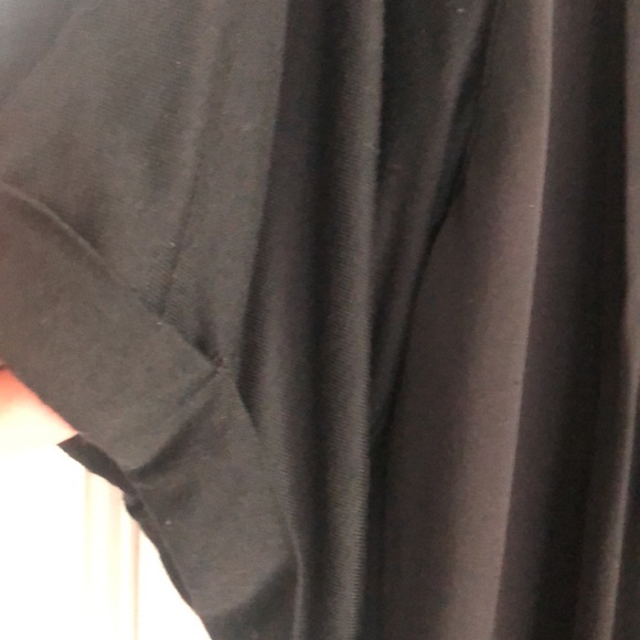 Pre-owned Elizabeth and James silk flowy black short sleeve blouse size large - Picture 6 of 7